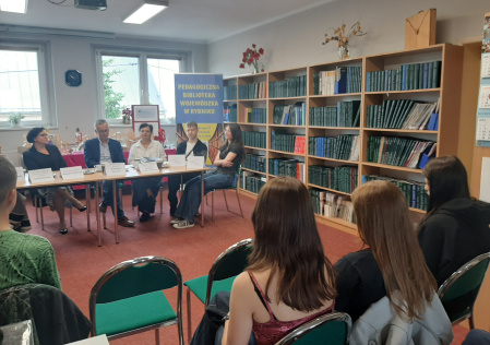 Debata "Książka czy smartfon? O roli książki w dobie mediów społecznościowych"