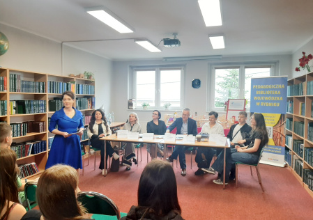 Debata "Książka czy smartfon? O roli książki w dobie mediów społecznościowych"