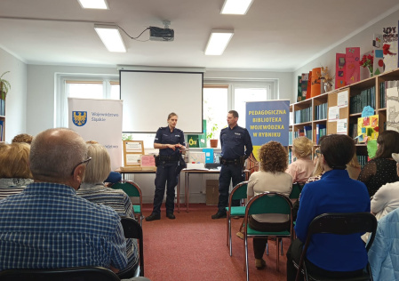 Spotkanie edukacyjne w Bibliotece – bezpieczeństwo seniorów