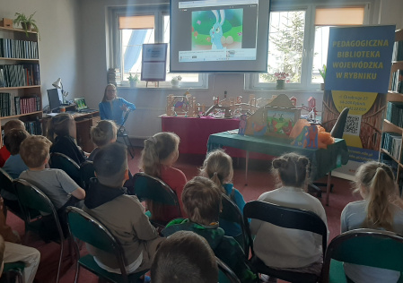 Zajęcia z teatrzykiem Kamishibai