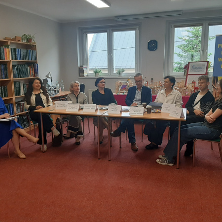Debata "Książka czy smartfon? O roli książki w dobie mediów społecznościowych"